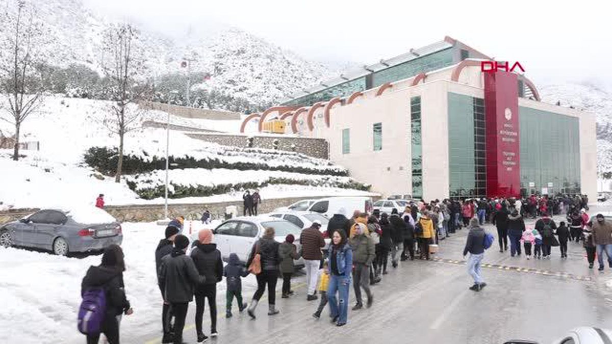 DENİZLİLİLER KAR KEYFİNİ BAĞBAŞI YAYLASI'NDA ÇIKARDI