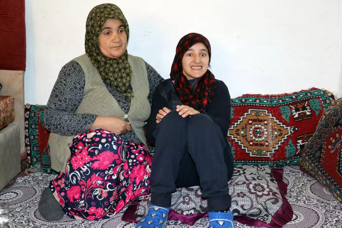 Huntington hastası genç kız tedavi olmak istiyor