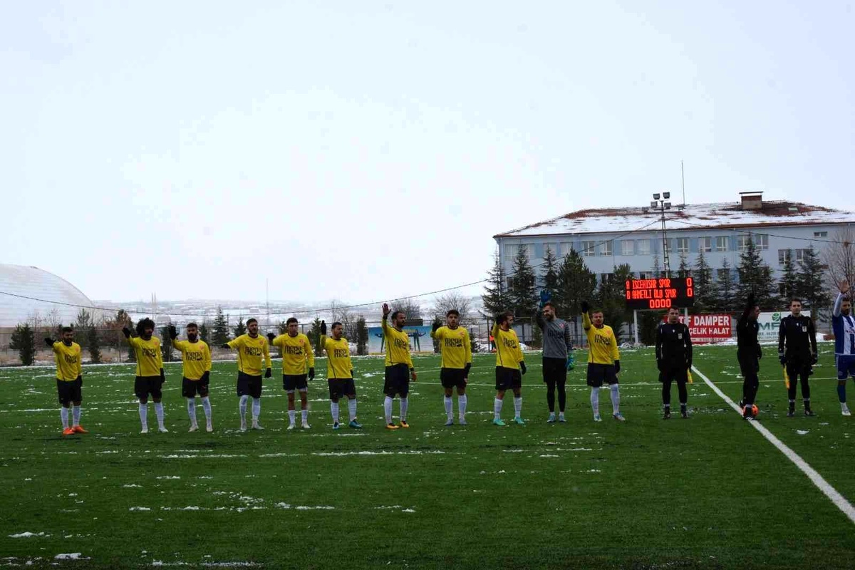 İscehisar Spor rakibi Ahmetli Belediye Spor\'u tek goller geçti