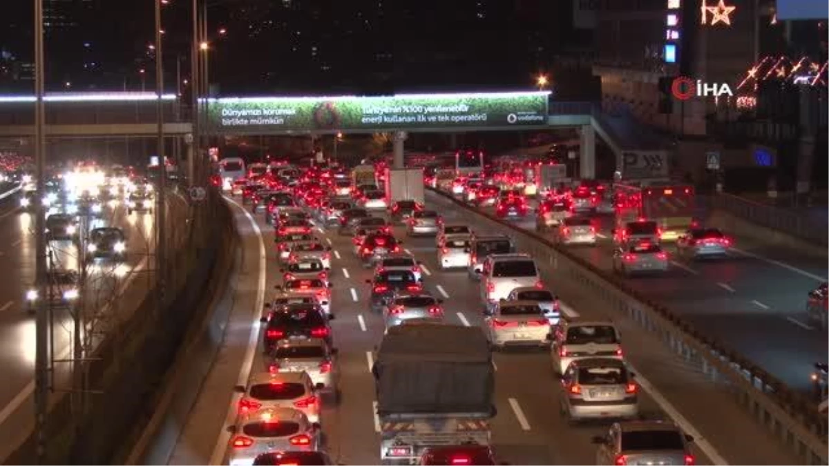 İstanbul\'da ilk iş gününde trafik yüzde 60\'ı gördü