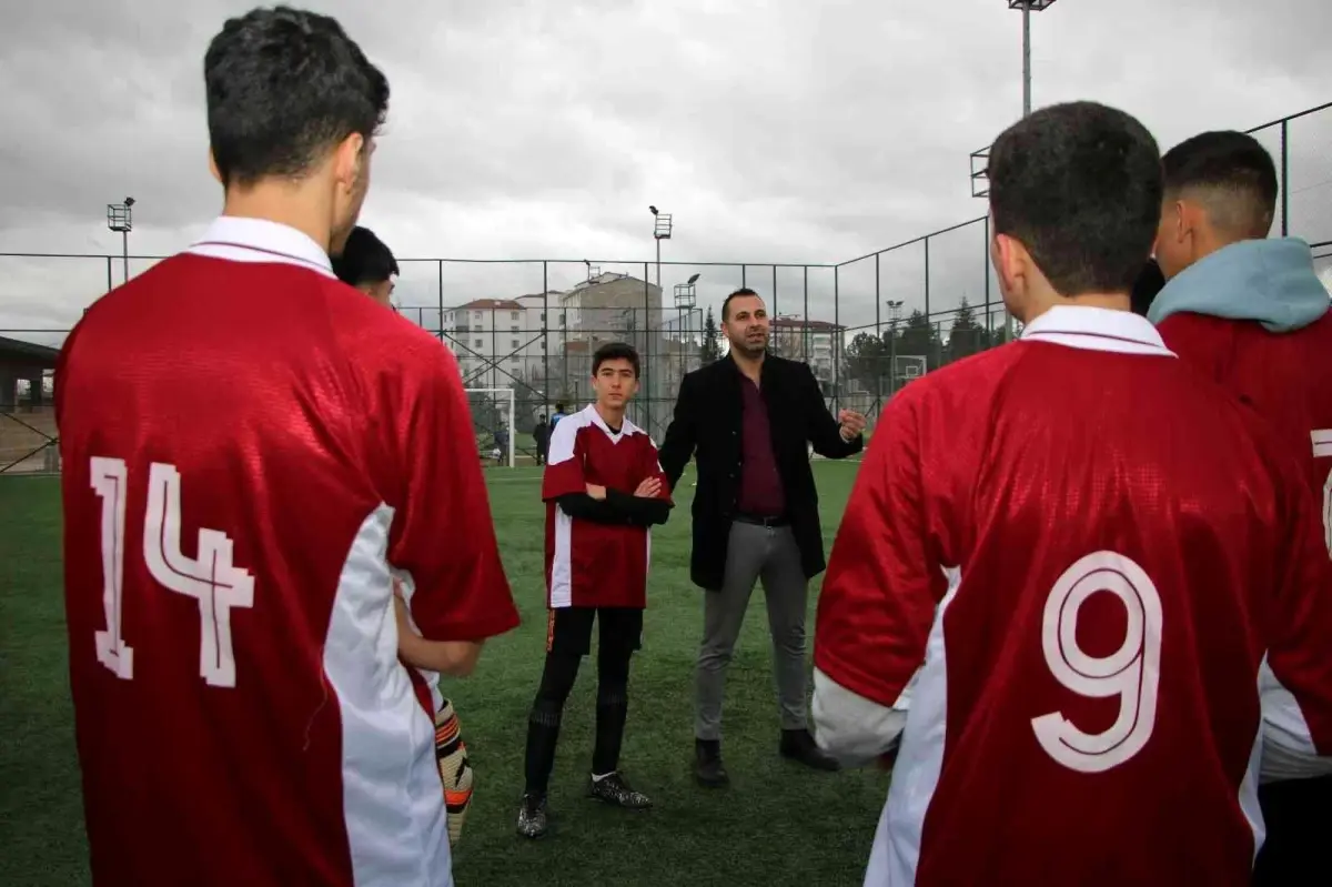 Koruma altındaki çocuklar dostluk maçında hünerlerini sergiledi