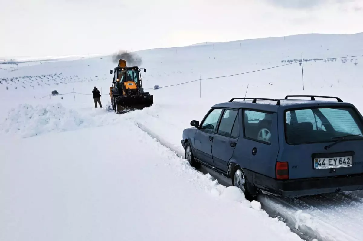 Kar nedeniyle yolda mahsur kalan diyaliz hastası kurtarıldı