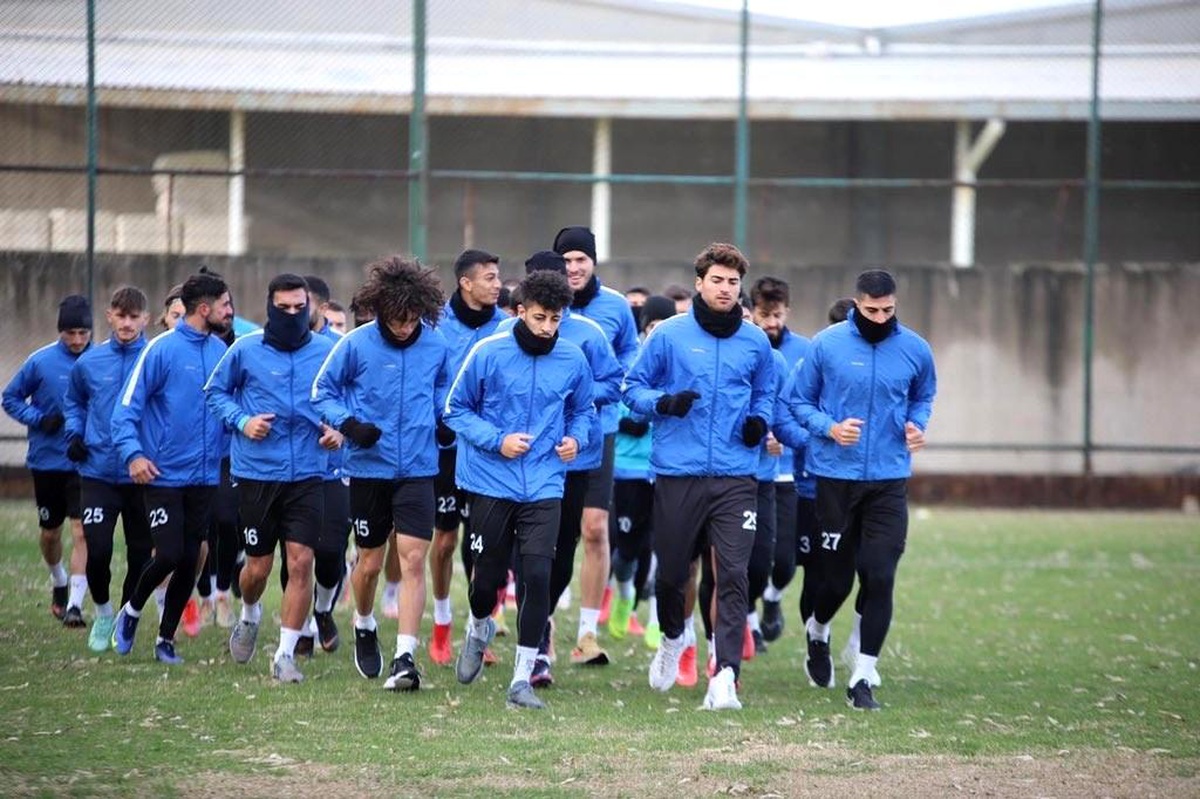 Menemenspor\'un deplasman karnesi zayıf