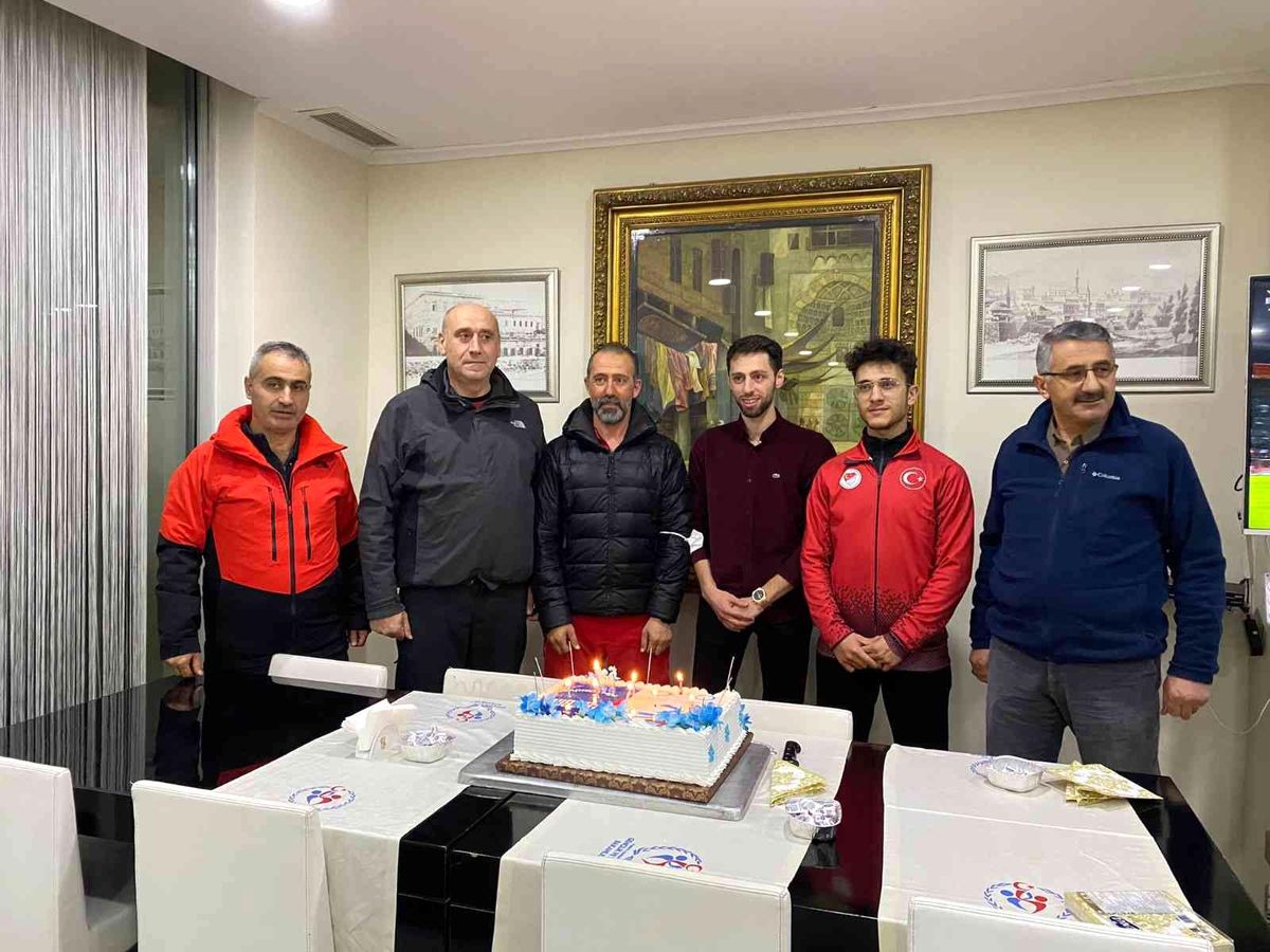 Olimpiyat fatihlerine pastalı kutlama