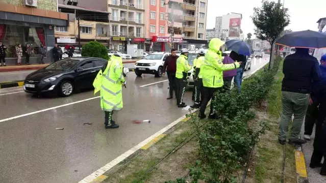 Otomobilin çarptığı yaşlı kadın metrelerce savruldu