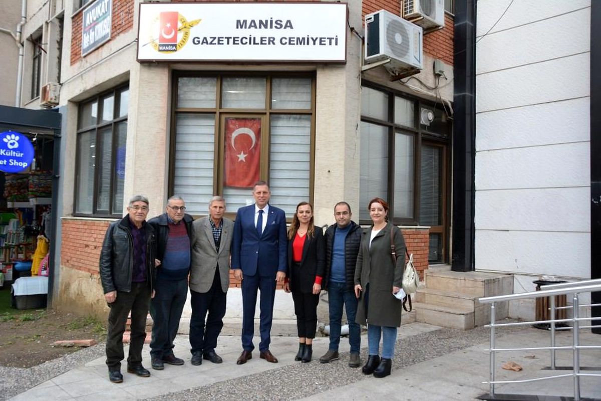 Özkasap\'tan Manisa Gazeteciler Cemiyetine \'Hayırlı olsun\' ziyareti
