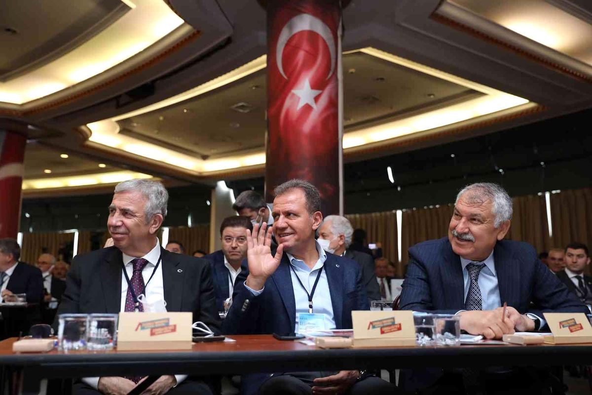 Seçer, Kayseri\'de düzenlenen \'Belediye Başkanları Çalıştayı\'na katıldı