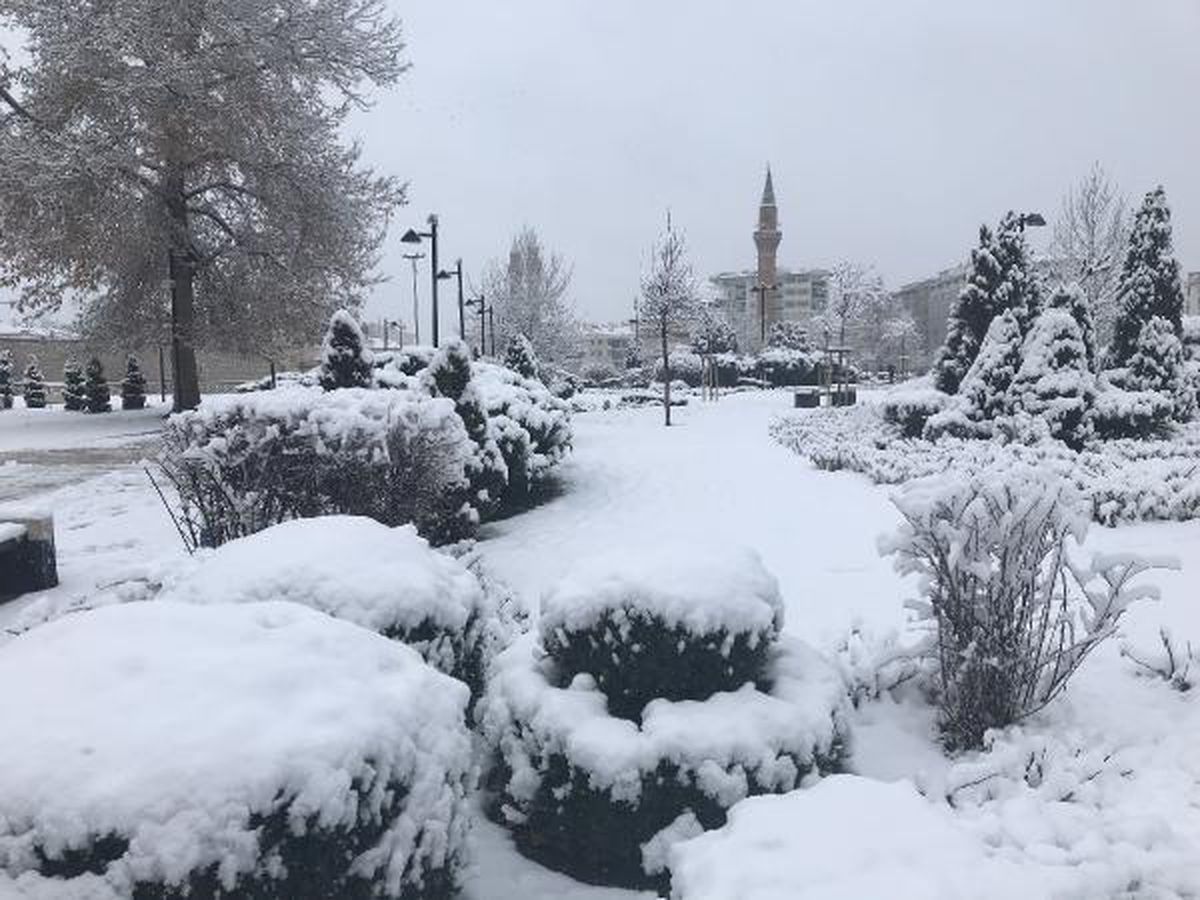 Sivas İmranlı\'da eğitime kar tatili