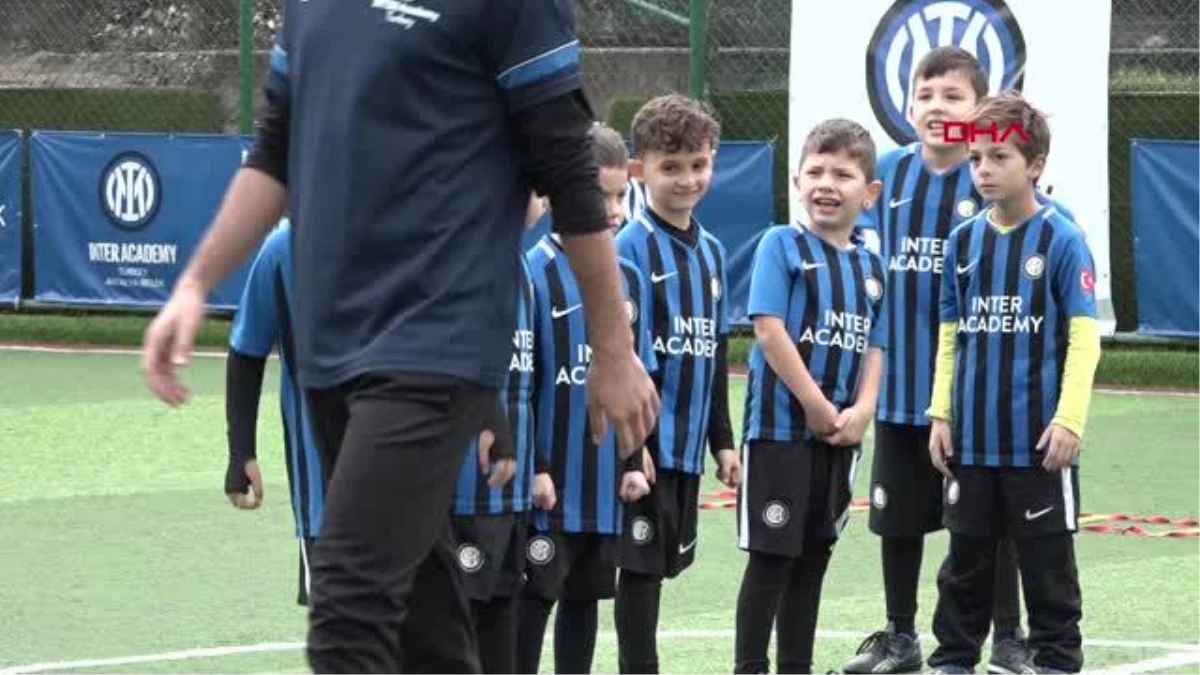 Son dakika haber | SPOR Antalya\'da kurulan Inter Academy ile çocuklar hem futbol, hem İngilizce öğreniyor