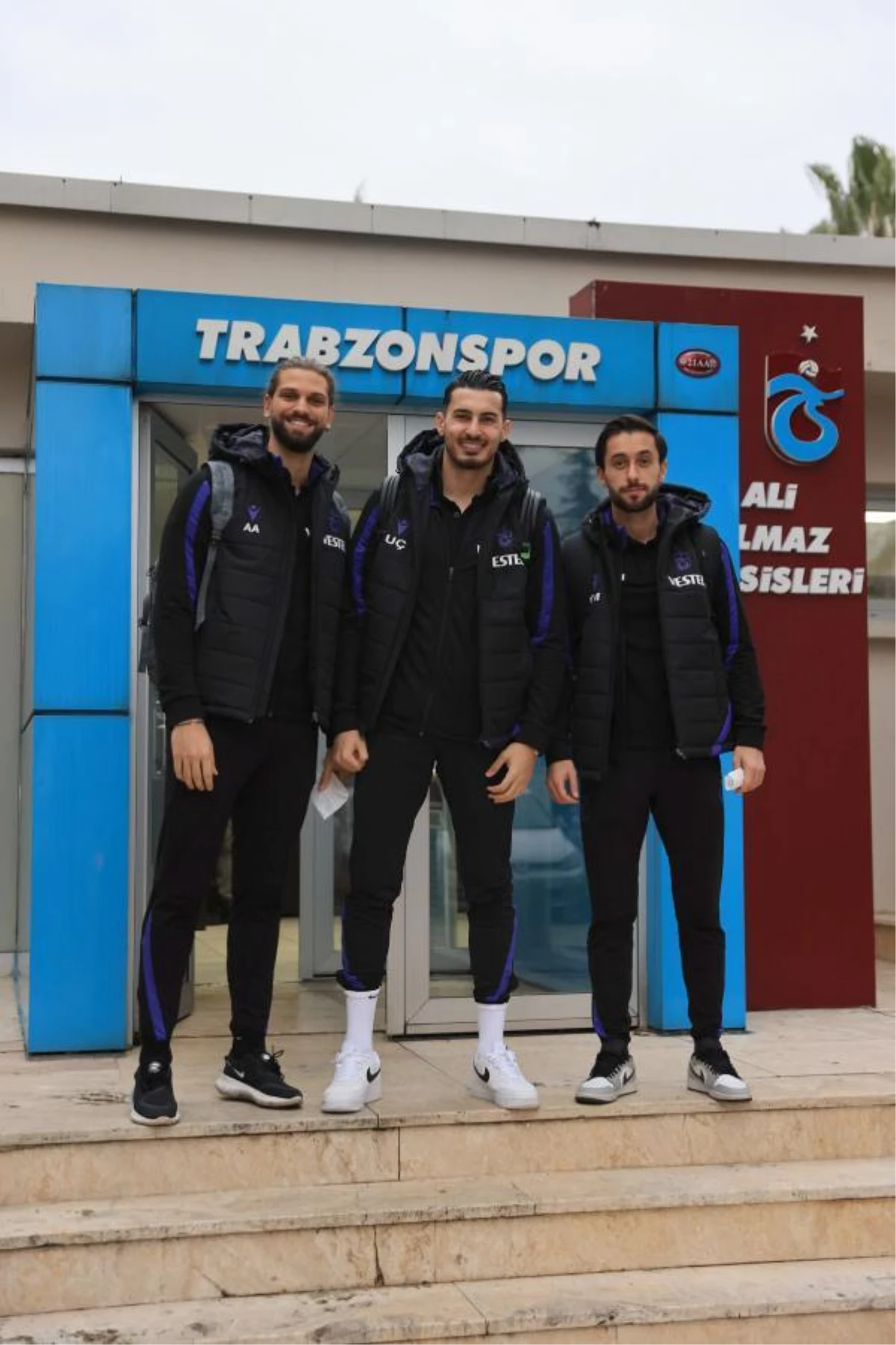 Trabzonspor, Altay maçı için İzmir\'e gitti