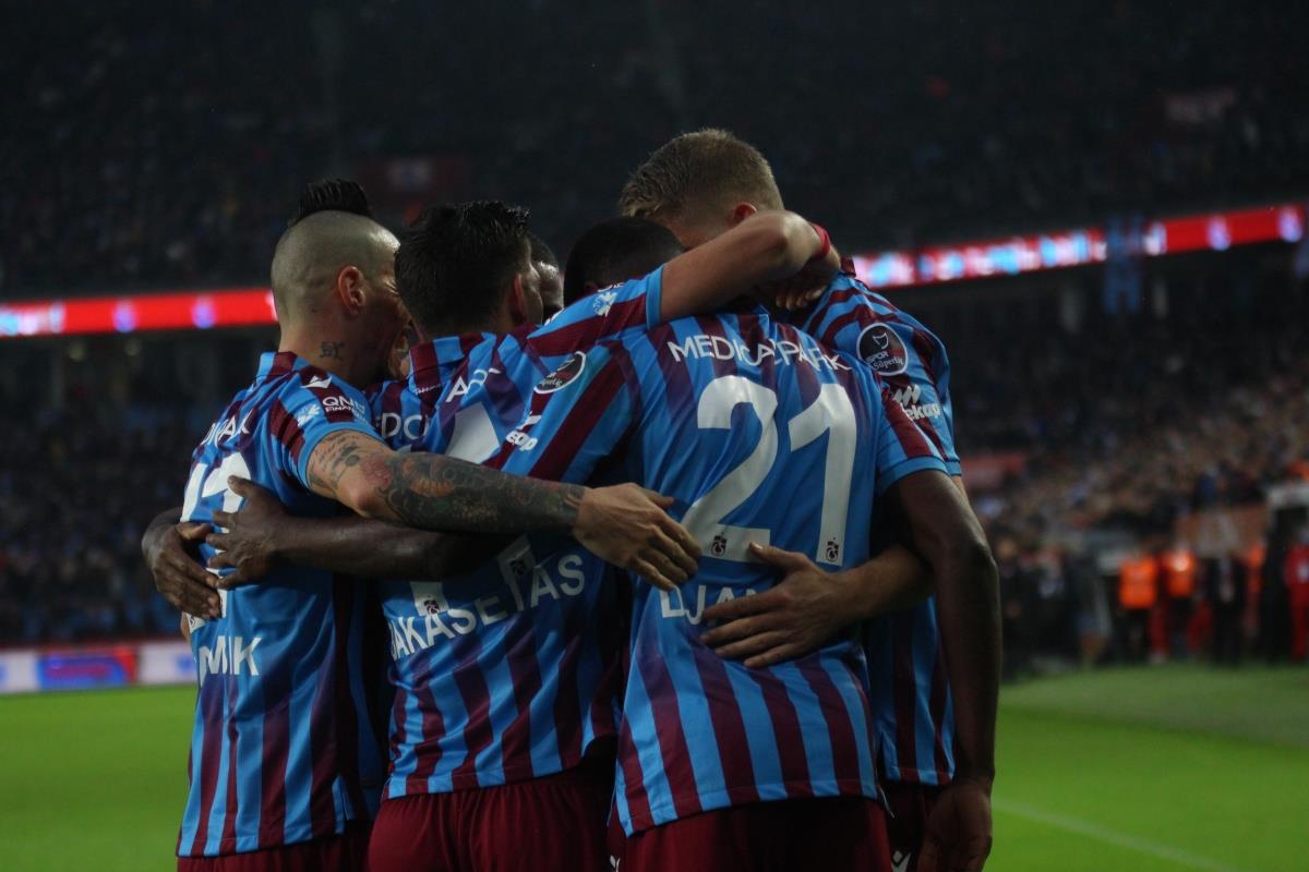 Trabzonspor\'dan, İstanbul\'un 3 büyüklerine tarihi fark