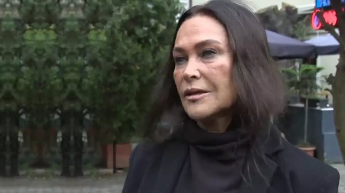 Türkiye ekonomisini değerlendirirken 'Gerekirse simit yenecek' diyen Hülya Avşar'a tepkiler çığ gibi büyüyor