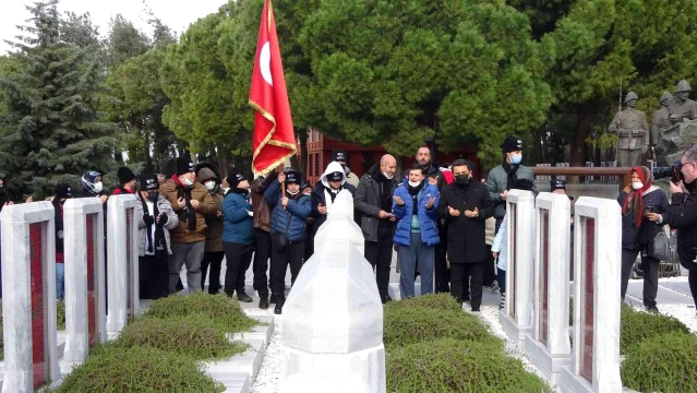  Melek yüzler Çanakkale'de şehit dedeleri için dua etti