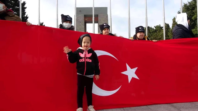  Melek yüzler Çanakkale'de şehit dedeleri için dua etti