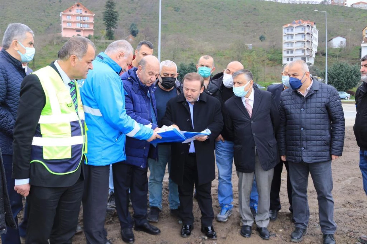 AK Parti Giresun Milletvekili Öztürk, balıkçı barınağı inşaatında incelemelerde bulundu