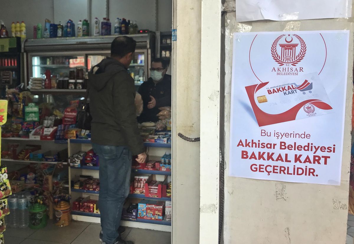 Akhisar Belediyesi Bakkal Kartı ihtiyaç sahiplerini sevindiriyor