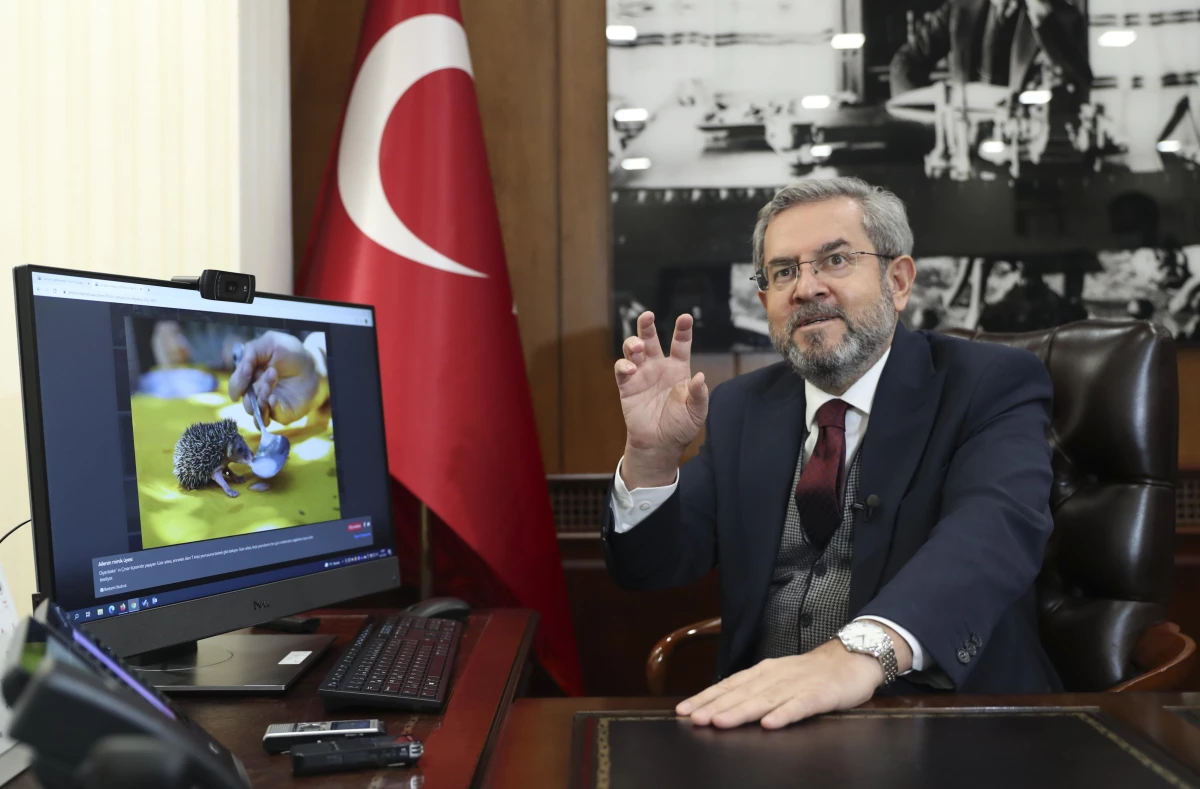 Ankara Üniversitesi Rektörü Prof. Dr. Ünüvar AA\'nın "Yılın Fotoğrafları" oylamasına katıldı