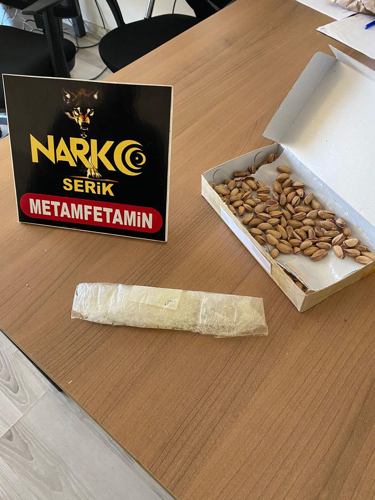Antalya\'da içinde uyuşturucu bulunan kargo paketini alan şüpheli yakalandı