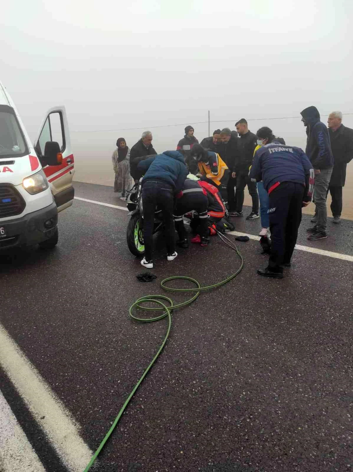 Son dakika haberleri: Ayağı motosiklet tekerine sıkışan sürücü itfaiye ekipleri tarafından kurtarıldı