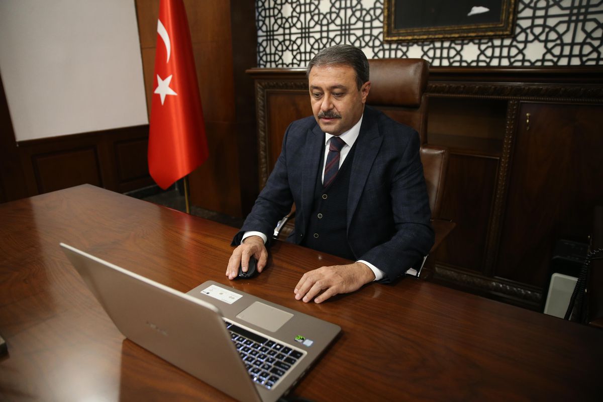 Balıkesir Valisi Hasan Şıldak, AA\'nın "Yılın Fotoğrafları" oylamasına katıldı