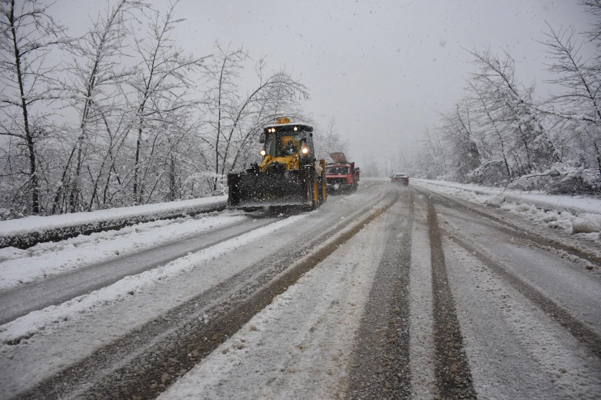 Bartın\'da kar nedeniyle 46 köye ulaşım sağlanamıyor