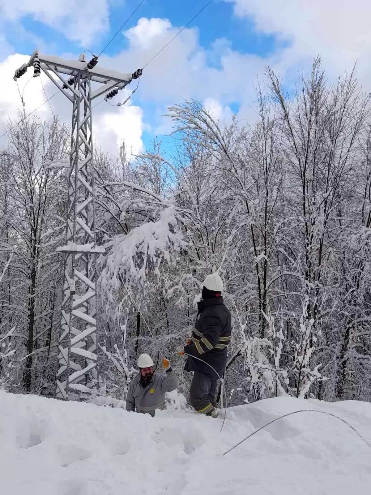 Başkent EDAŞ, Batı Karadeniz\'de kesintisiz elektrik için sahada