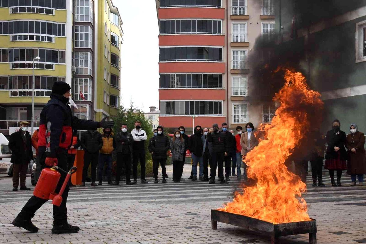 Belediye personeline yangın ve acil durum tatbikatı
