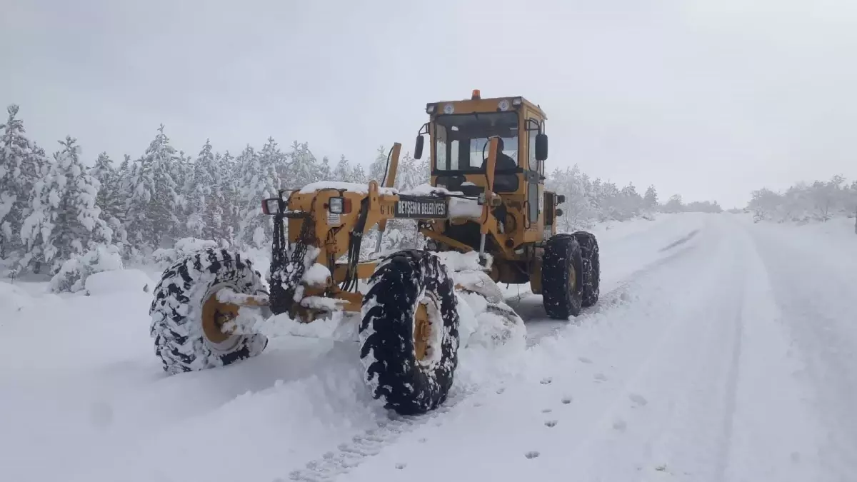 Beyşehir Belediyesi\'nin yayla yollarında kar mesaisi