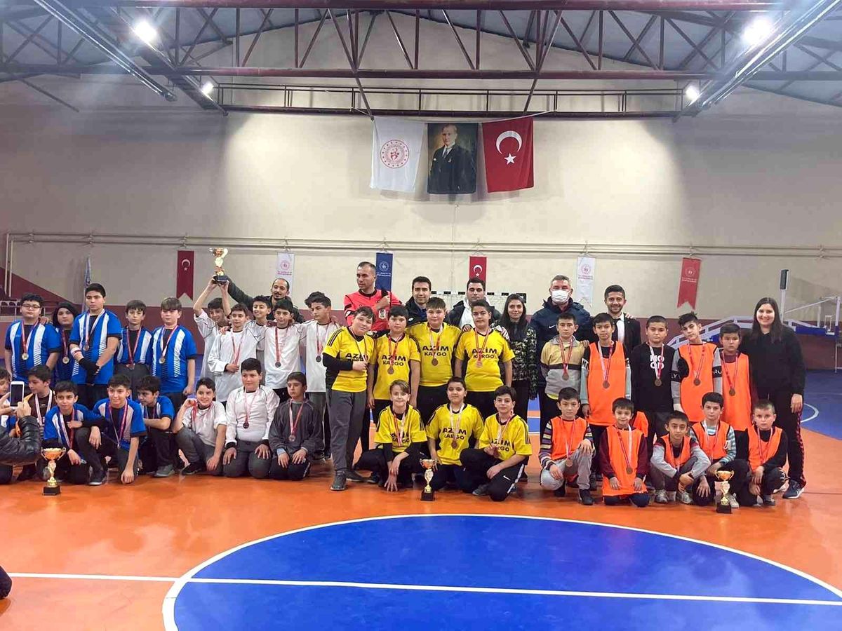 Çal\'da futsal coşkusu