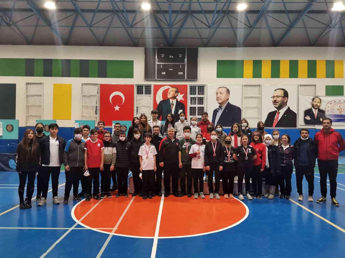 Denizli\'de dart turnuvası düzenledi