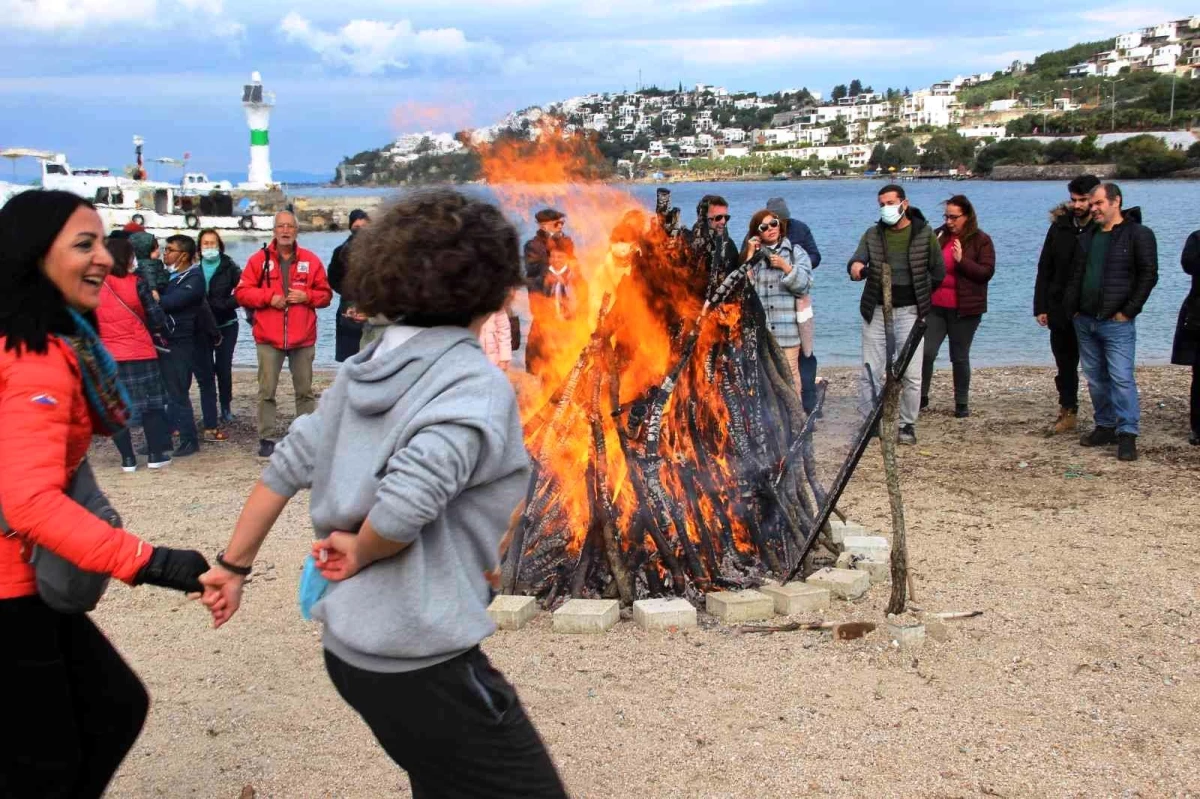 Son dakika haberleri... Dev ateş yakıldı, halaylar çekildi, "Nartugan" Bodrum\'da kutlandı