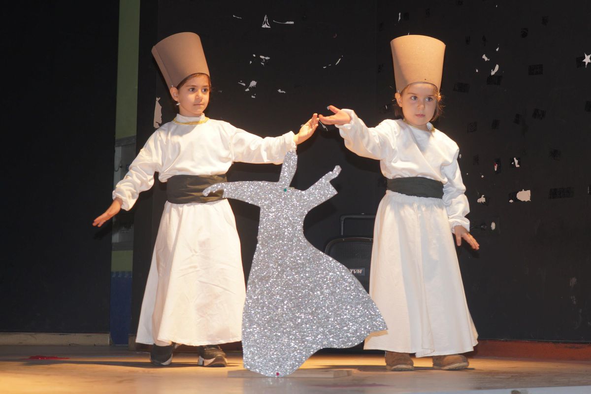 Diyarbakır\'da öğrenciler Mevlana\'yı andı