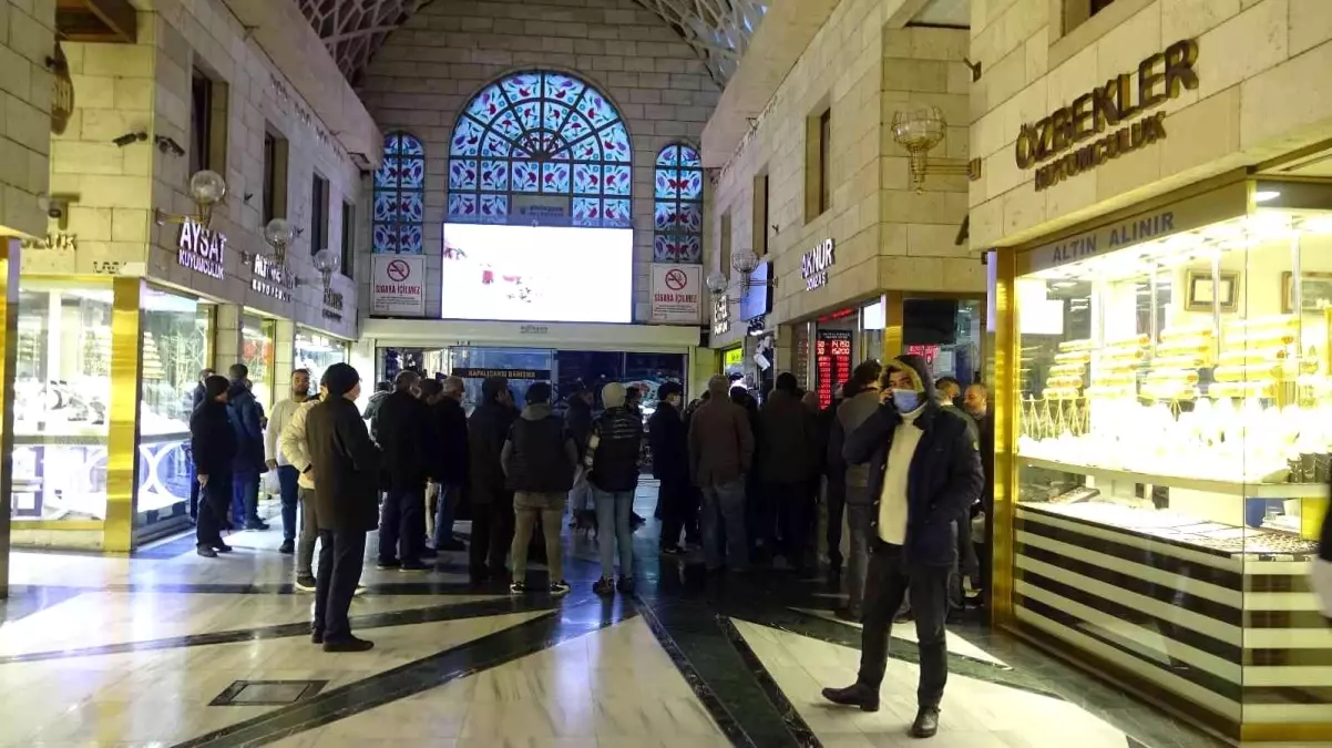 Dövizdeki düşüş sonrası hareketlilik! Kapalı çarşı tarihi günlerini yaşıyor