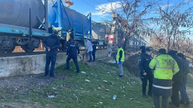 Demiryolunda yürüyen şahsa tren çarptı