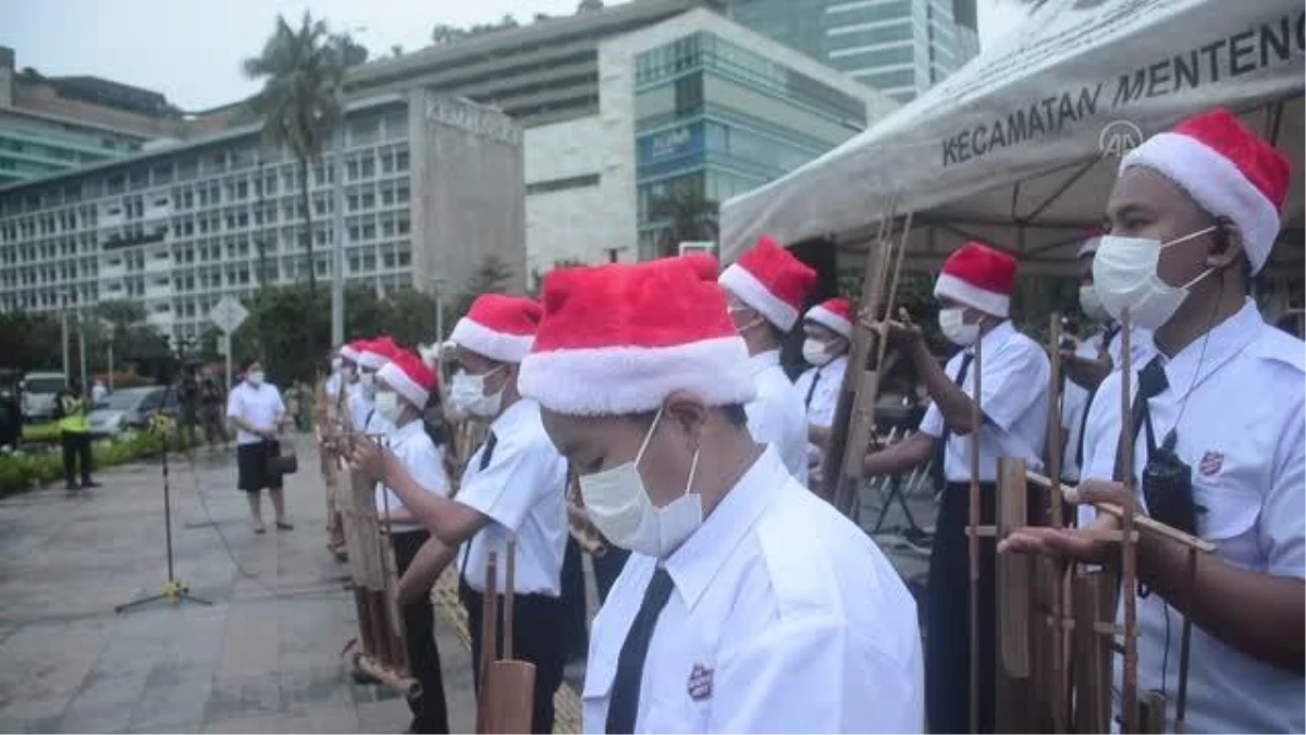 Endonezya\'da Noel kutlamaları