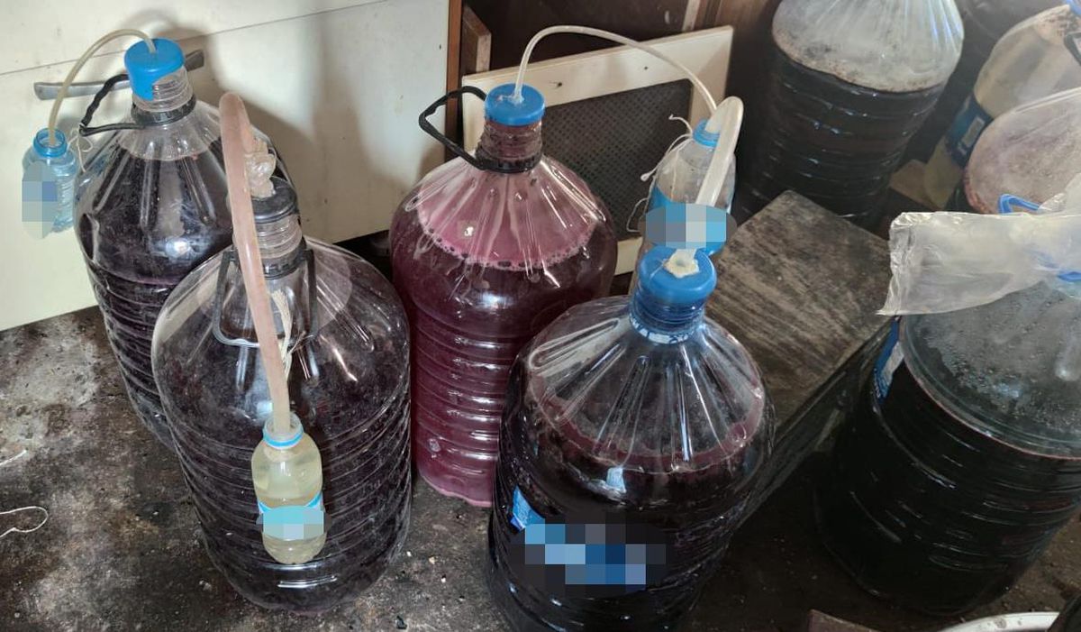 Eskişehir\'de düzenlenen operasyonda 314 litre sahte içki ele geçirildi