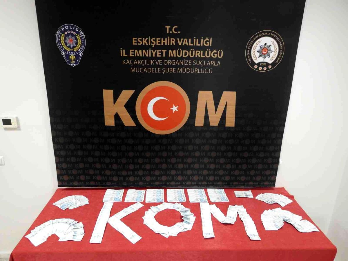 Eskişehir\'de piyasaya sahte para sürmek isteyen 5 zanlı yakalandı