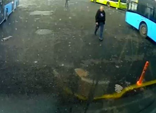 Saldırgan yolcu, tartıştığı halk otobüsü şoförünü bıçakladı