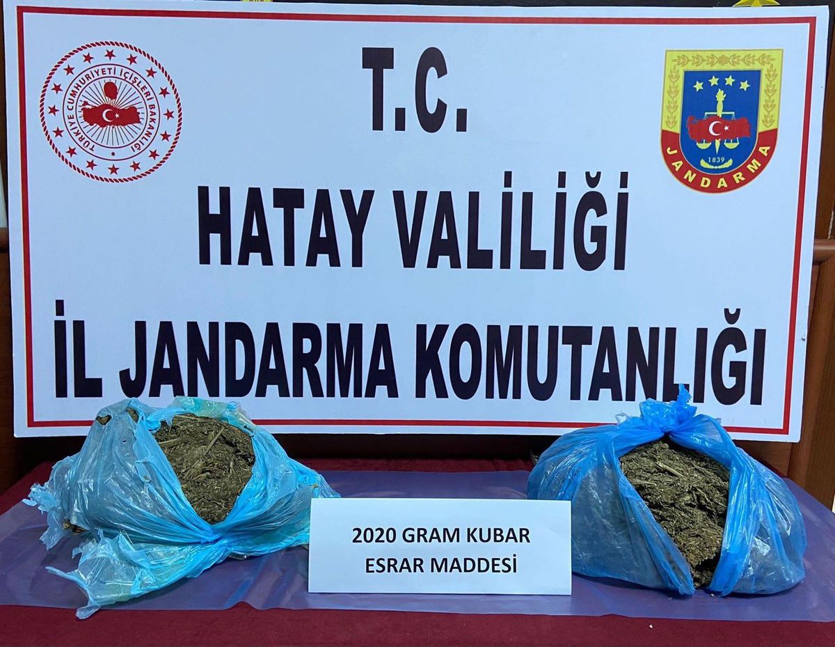 Hatay\'da bir otomobilde 2 kilogram esrar ele geçirildi
