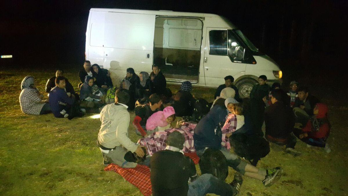 Son dakika haber: Iğdır\'da göçmen kaçakçılığı yaptıkları iddia edilen 6 kişi gözaltına alındı