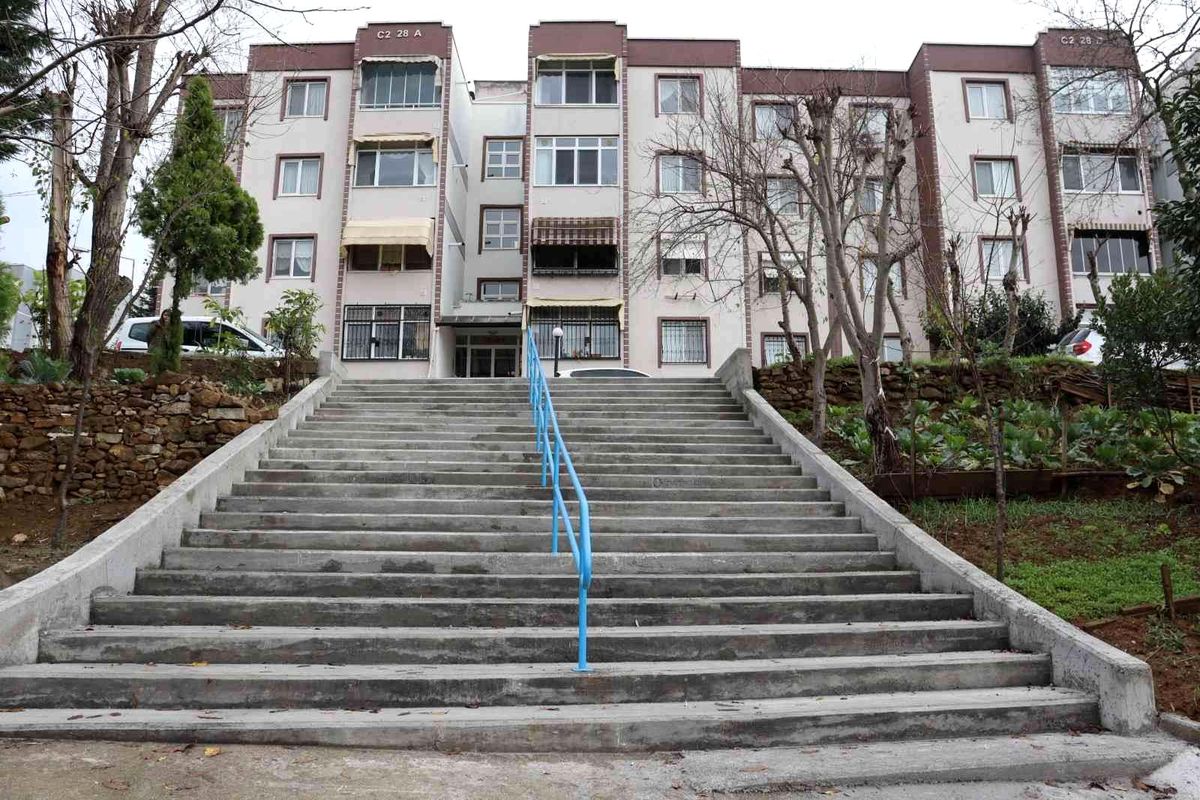 İzmit\'te 3 ayrı mahalleye yeni merdiven