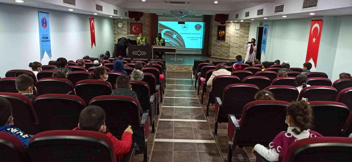 Son dakika haberleri! Jandarmadan ilkokul öğrencilerine trafik semineri