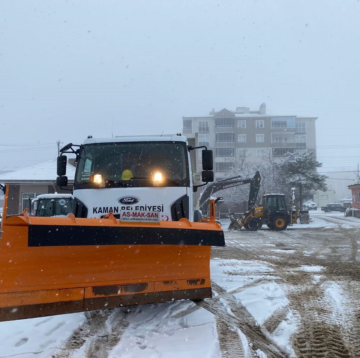 Kaman Belediyesi ekipleri karla mücadele çalışması yaptı