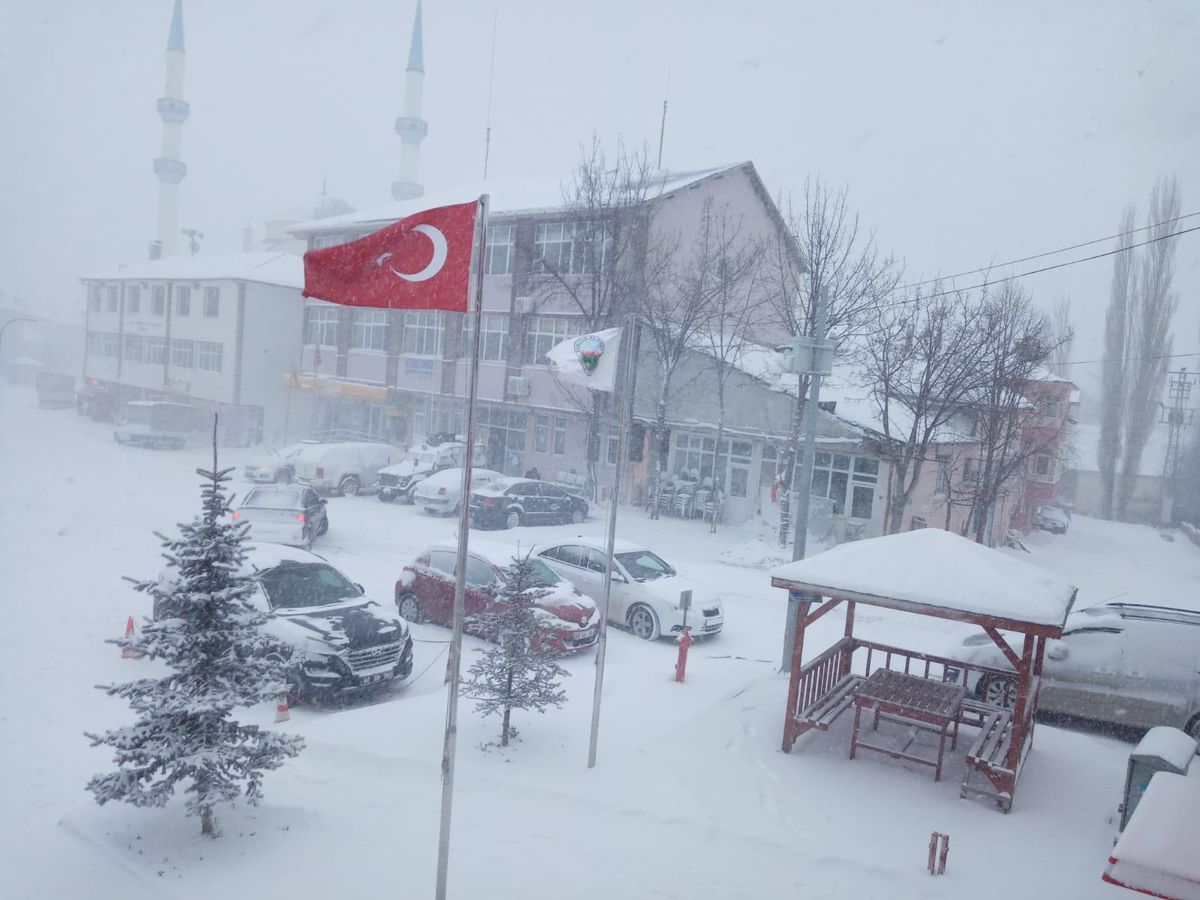 Kastamonu ve Tokat'ta kar yağışı etkili oluyor