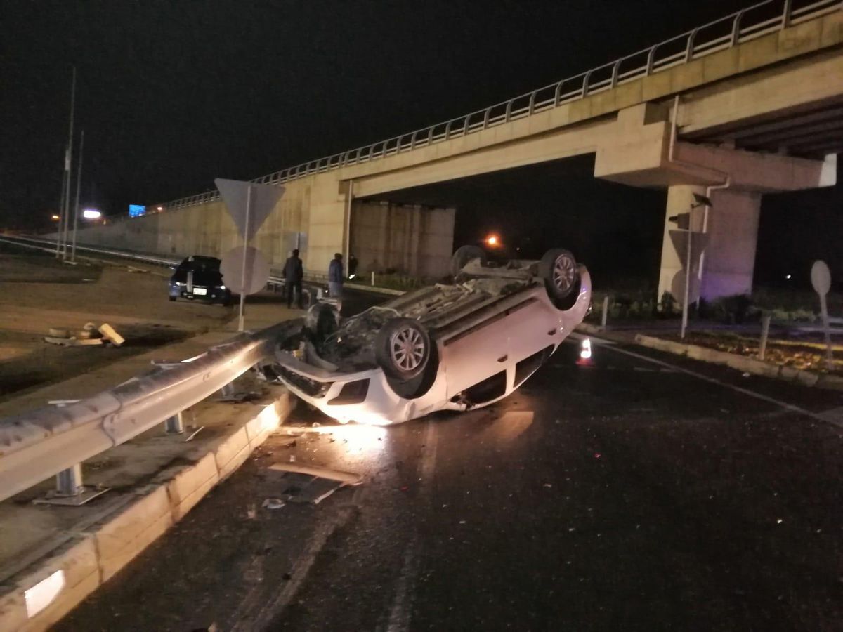 Keşan\'da refüje çarpan otomobildeki 2 kişi yaralandı