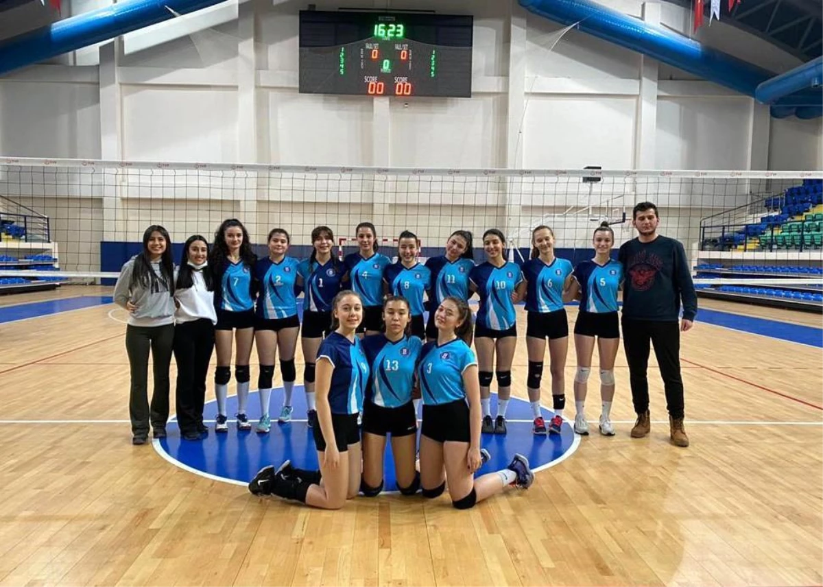 Kütahya Belediyespor Genç Kızlar Voleybol Takımı il birincisi oldu