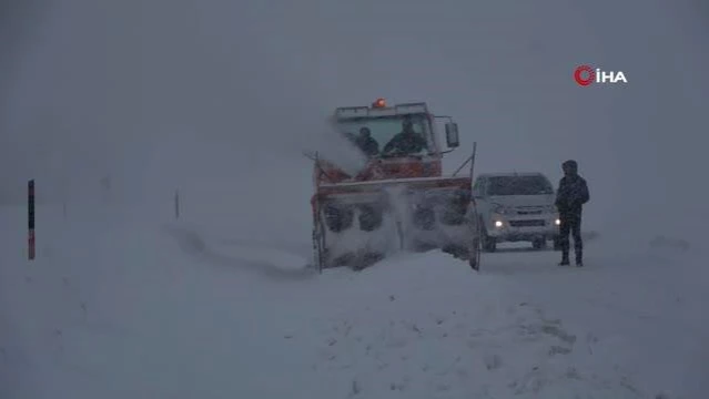 Muş-Kulp-Diyarbakır kara yolu kar nedeniyle trafiğe kapandı
