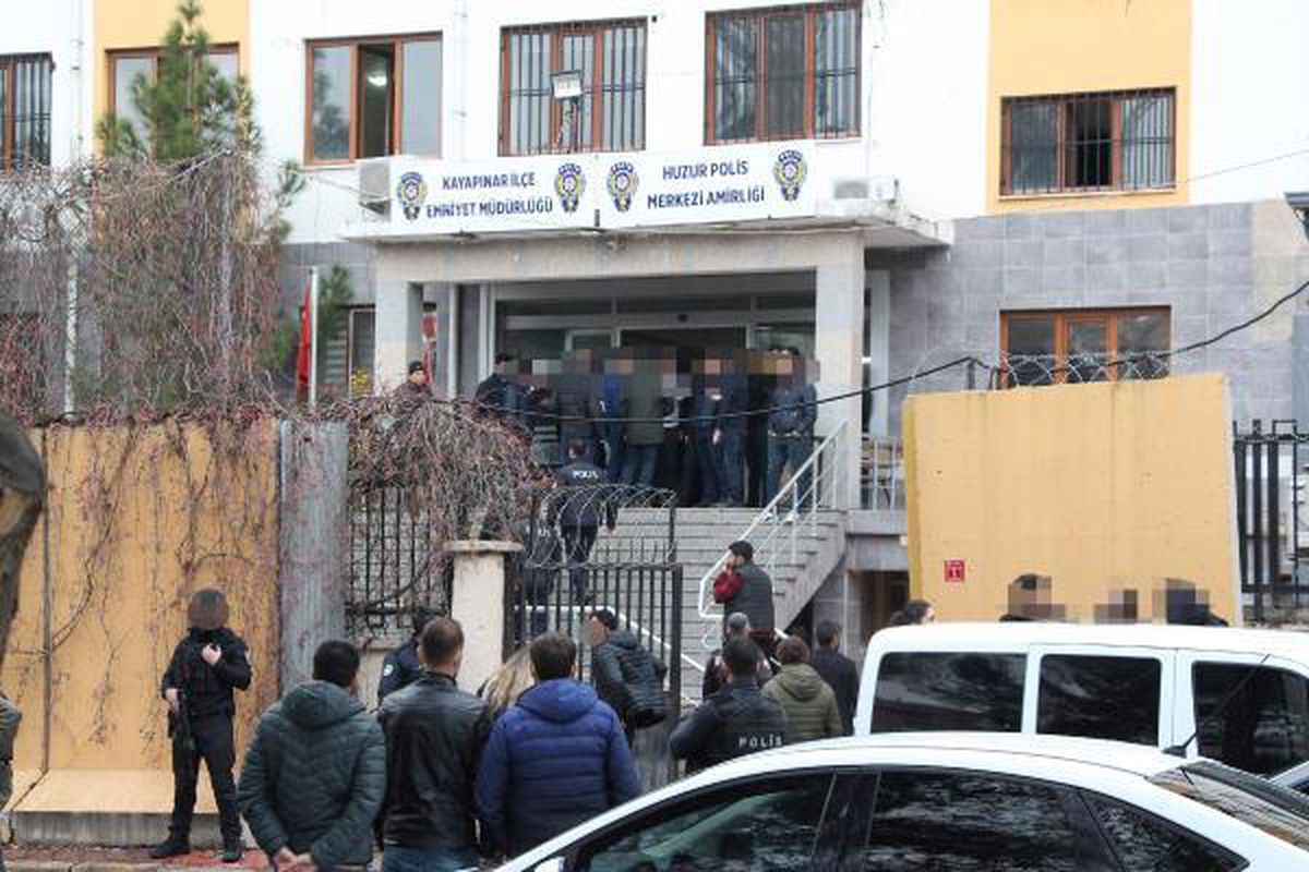 Polis merkezine pompalı tüfekle girip ateş açan şüphelinin sorgusu sürüyor