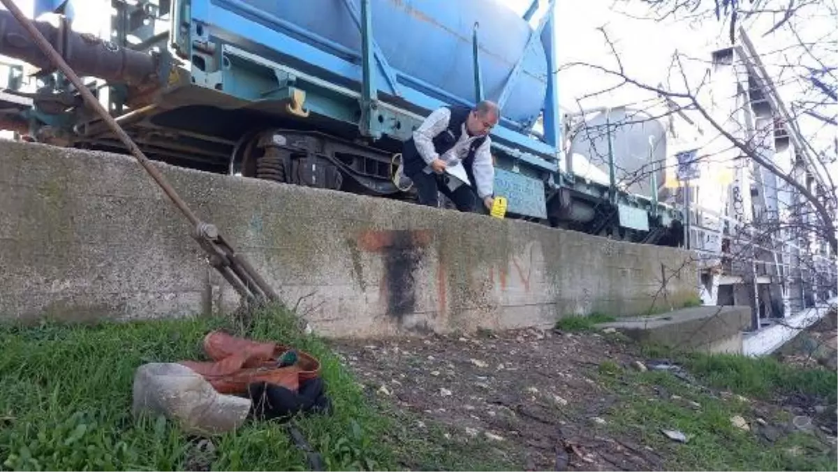 Son dakika: Rayda yürürken yük treni çarptı; 2 makinist gözaltında