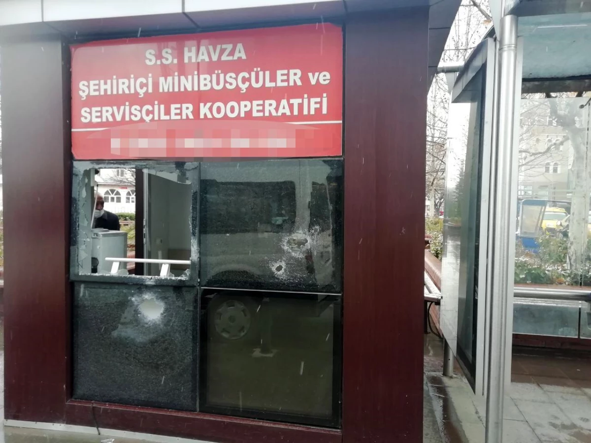 Samsun\'da minibüs durağına silahlı saldırı: 4 yaralı